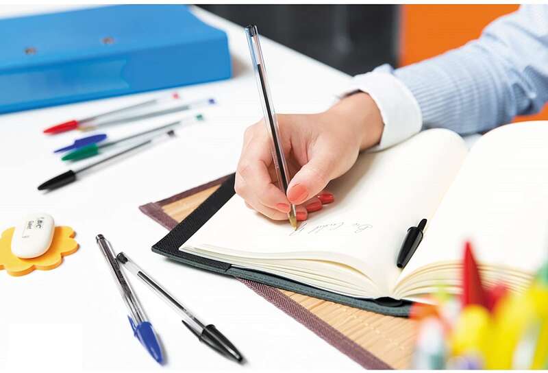 Caixa 50 Canetas Esferográfica Bic Cristal Original - Ponta Redonda 1,0 mm - Linha 0,4 mm - Tinta à Base de Óleo - Preta