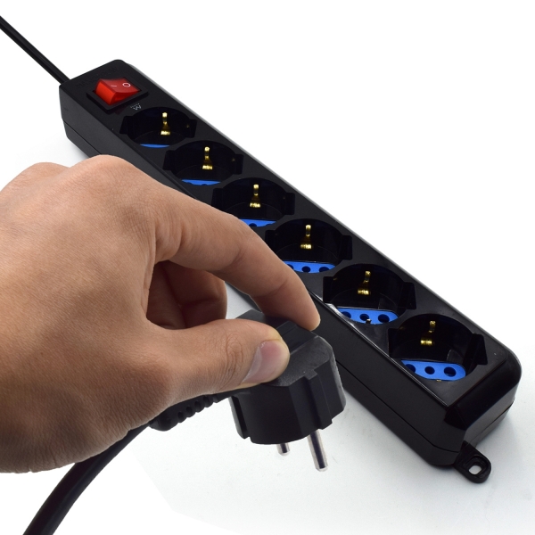 Tomada de linha Ewent - 6 tomadas - Versão Schuko - 16A com interruptor on/off - Proteção contra sobrecarga - Cabo de 1,5 m - Preto