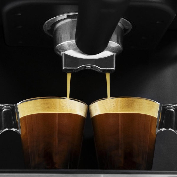 Máquina de café expresso Cecotec Power Espresso 20 Matic com bocal de vapor - Capacidade de 1,5L - Pressão de 20 bar - Reservatório de 1,5L - Aço inoxidável - Bocal de vapor - Aquecedor de chávenas - Preto e prateado