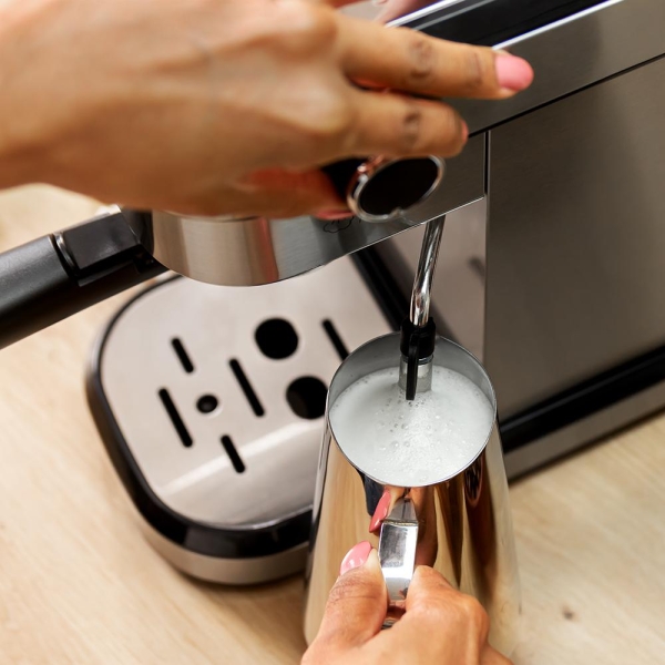 Máquina de café expresso Cecotec Cafelizzia 790 Steel DUO - 1350 W - Pressão de 20 bar - Saída dupla de café - Bocal de vapor ajustável - Reservatório de água amovível de 1,2 L - Filtro de cápsulas - Aço inoxidável