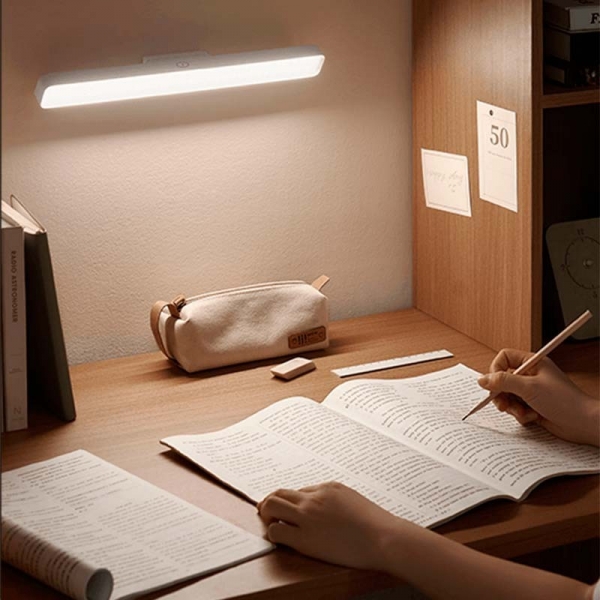 Xiaomi Luz de Leitura Magnética Multifunções Lâmpada Magnética 150lm - Temperatura de Cor 4000K - Autonomia até 4,5 horas - Inclui Base Adesiva com Acoplamento Magnético - Cor Branco