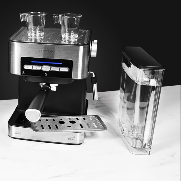 Máquina de café expresso Cecotec Power Espresso 20 Matic com bocal de vapor - Capacidade de 1,5L - Pressão de 20 bar - Reservatório de 1,5L - Aço inoxidável - Bocal de vapor - Aquecedor de chávenas - Preto e prateado